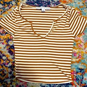 This crop top from HYFVE is a really cute top❤️‍🔥